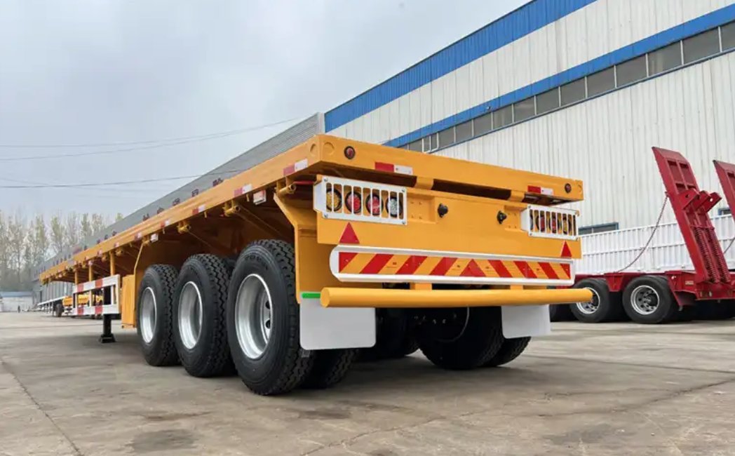 Tri-axle flatbed trailer